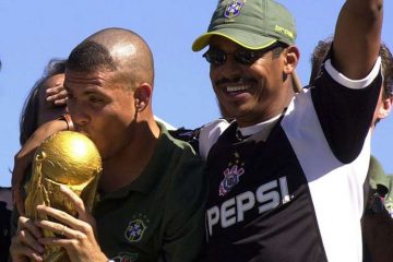 Vampeta aposta que Ronaldo será ‘garoto-propaganda’ no Cruzeiro
