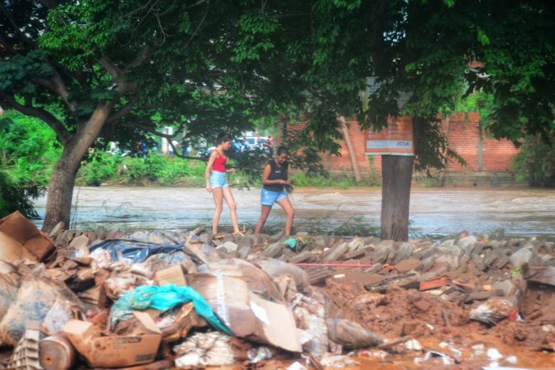 Chuvas deixam 63 cidades em situação de emergência em Minas