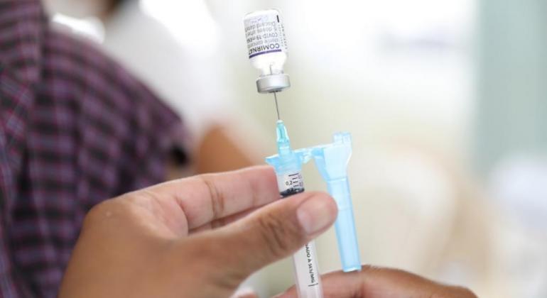 Vacina aliada à contaminação reforça imunidade contra Covid-19, aponta pesquisa