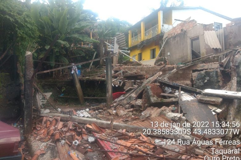 Risco de deslizamento provoca evacuação de 80 famílias em Ouro Preto