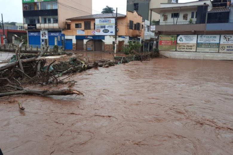 Itabirito sofre com a pior enchente da história da cidade