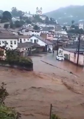 Encostas cedem e córrego transborda: chuvas causam preocupação em Ouro Preto