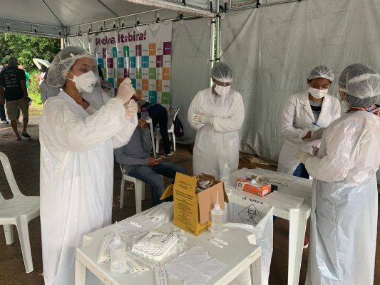 Covid: vacinação segue com doses da Pfizer e Coronavac; testagem para assintomáticos continua