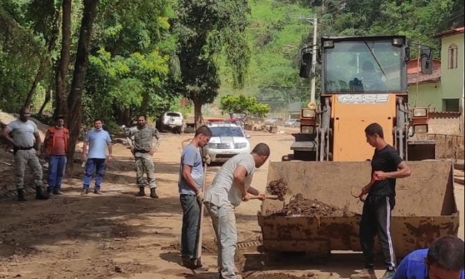 Detentos participam da limpeza de Monlevade após estragos causados pelas chuvas