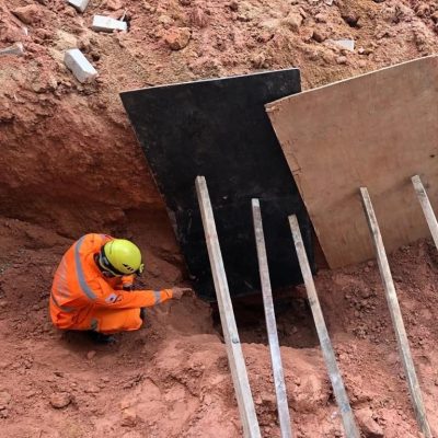 trabalhadores-sao-soterrados-em-obra-no-bairro-gabiroba