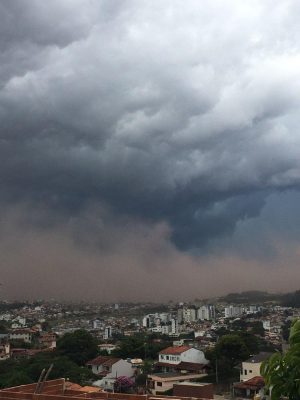O sol? Tirou férias! Sábado dá início ao fim de semana nublado