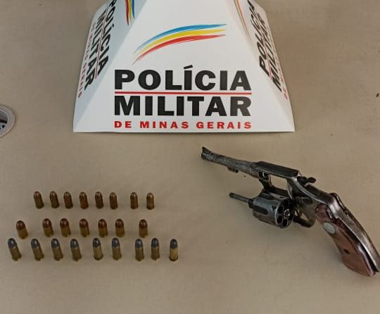 Homem armado é preso após manter mulher em cárcere privado