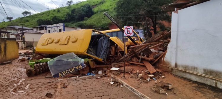 Dores de Gunhães: talude desaba, mata duas pessoas e deixa seis feridas