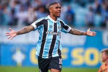 Clube desiste de Douglas Costa após atleta marcar festa na pré-temporada