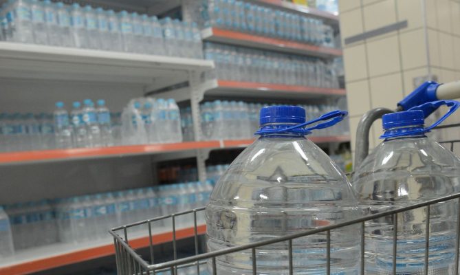 Médicos alertam para alta incidência de pedras nos rins no verão