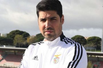 António Oliveira, ex-Athletico-PR, é apresentado como técnico do Benfica B
