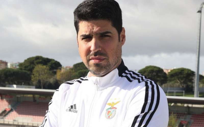 António Oliveira, ex-Athletico-PR, é apresentado como técnico do Benfica B