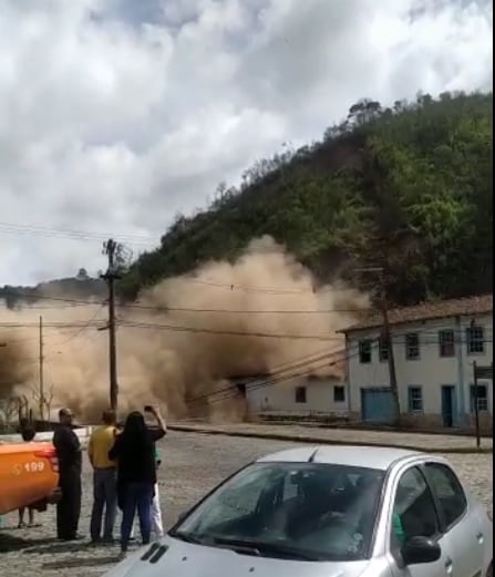 Deslizamento do Morro da Forca, em Ouro Preto, assusta moradores locais