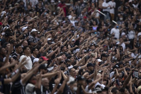 Gabi Zanotti marca no fim e Corinthians vence Grêmio na decisão da Supercopa feminina