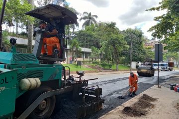 Com inúmeros buracos, Prefeitura dá início a recapeamento na avenida Getúlio Vargas