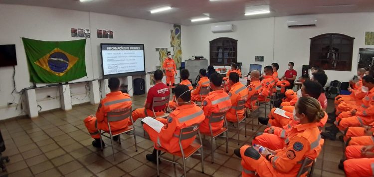 Bombeiros retomam buscas por desaparecidos em Brumadinho