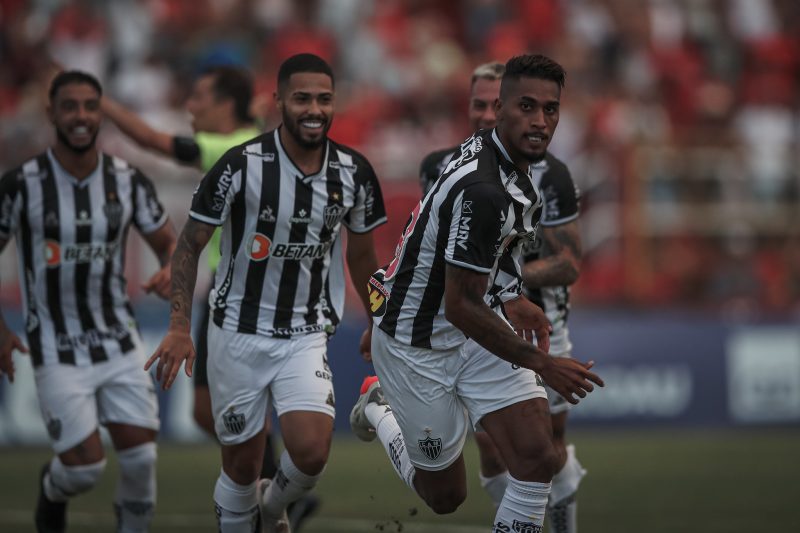 Atlético-MG derrota Pouso Alegre e assume a liderança do Mineiro; veja os gols