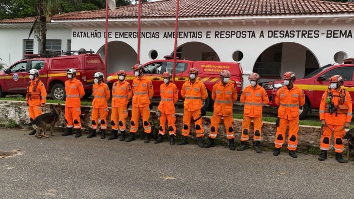 Bombeiros de Minas vão ajudar no trabalho de buscas e salvamento em Petrópolis