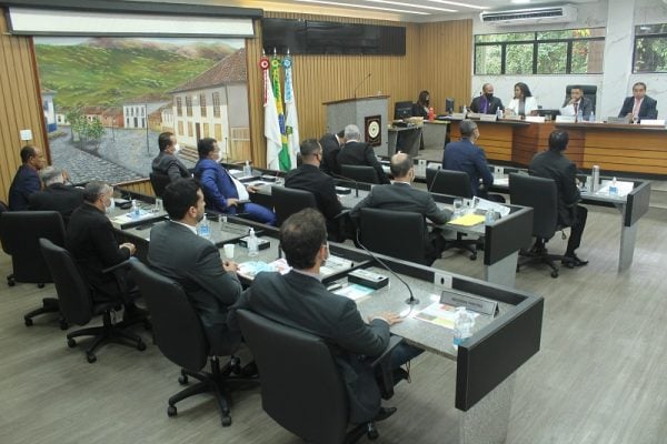 Gratificações para servidores públicos municipais geram debates na Câmara de Itabira