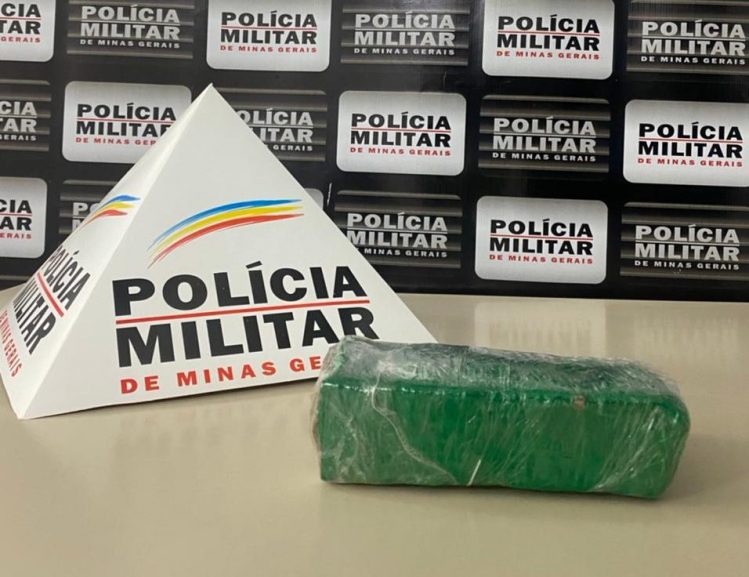 Polícia Rodoviária apreende barra de maconha em Rio Piracicaba
