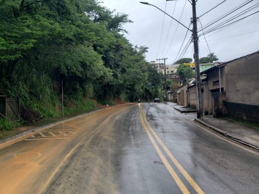 Engenheiro ambiental alerta para possibilidade de deslizamento de barranco em Itabira