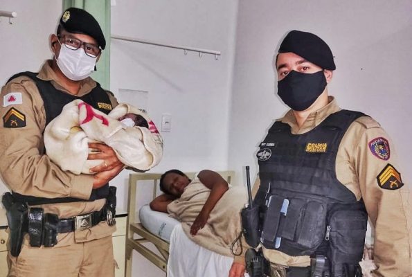 Policiais ajudam em parto de mulher que deu à luz em casa em Monlevade
