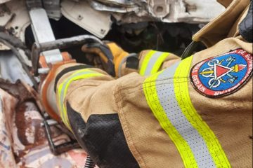 Motorista morre após tombar caminhão na BR-262, na Serra do Macuco
