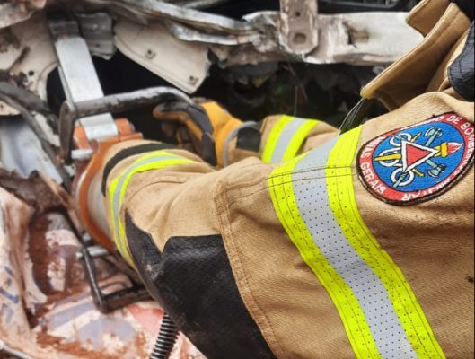 motorista-morre-apos-tombar-caminhao-na-br-262-na-serra-do-macuco