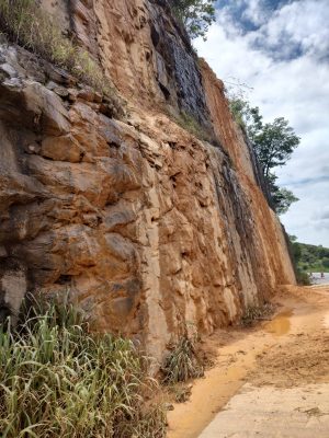 BR-365 e MG-424 são interditadas neste domingo; confira outras ocorrências nas rodovias do Estado