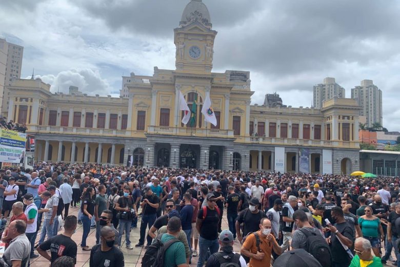 Agentes das forças de segurança de Minas Gerais pedem recomposição salarial