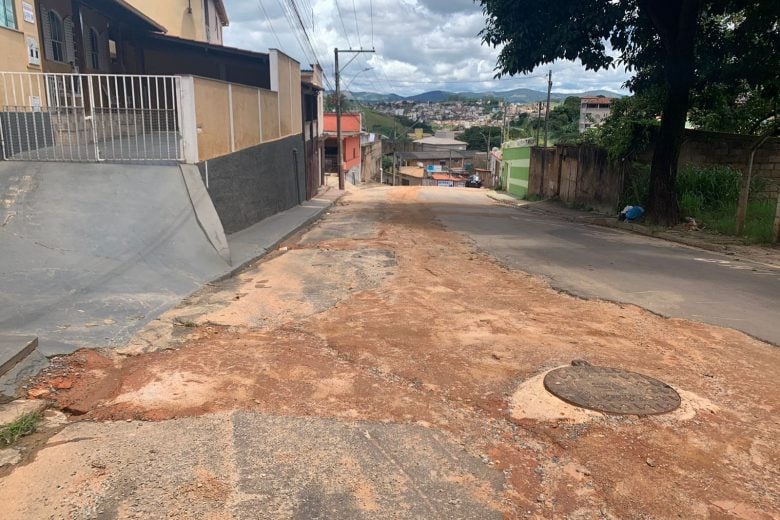 Intervenção na rua Valdemar de Alvarenga Lage tem primeira fase concluída