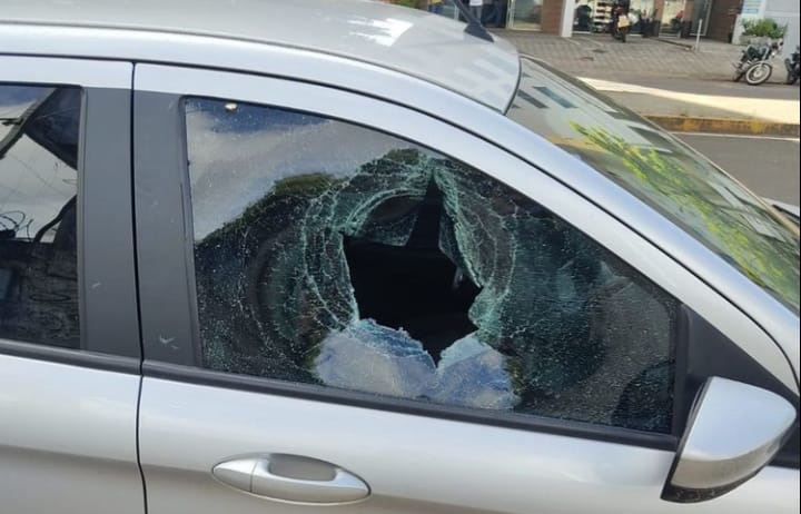 Veículos são danificados durante a madrugada na Mauro Ribeiro