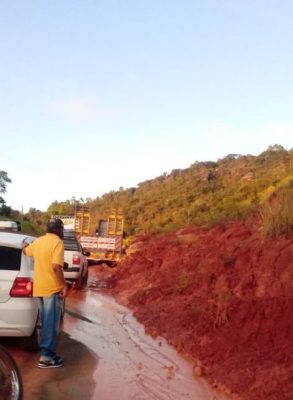 Caminhão se acidentou na BR 381, no KM 404