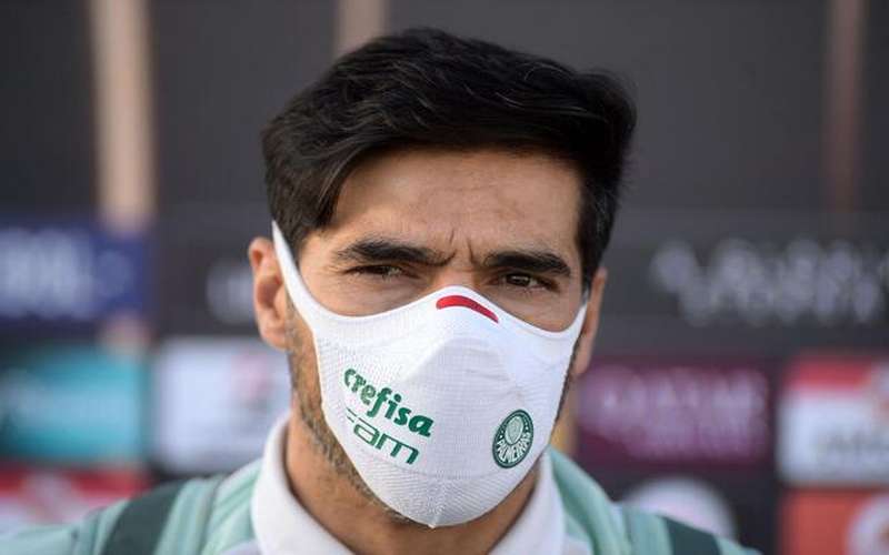 Abel Ferreira acompanha do estádio a semifinal entre Chelsea e Al Hilal