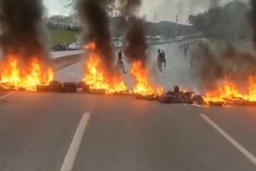 Protesto de moradores fecha Anel Rodoviário, em BH, e trânsito fica complicado