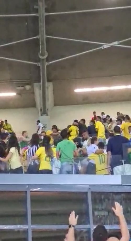 Briga entre torcidas organizadas de Atlético e Cruzeiro termina com 21 presos