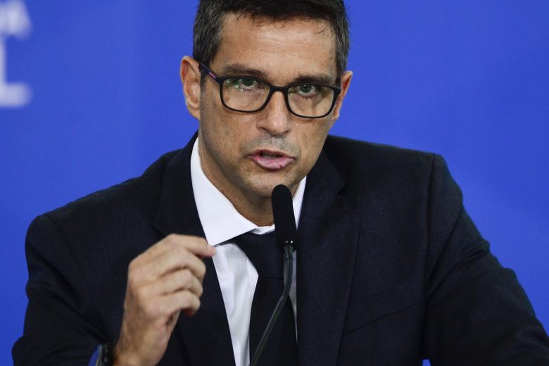 Desaceleração da China deve afetar Brasil, diz presidente do BC