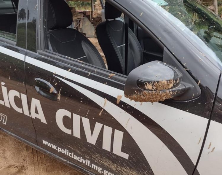 Mulher é investigada por compartilhar fotos da filha nua