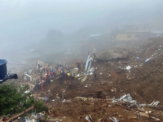 Petrópolis: chuva interrompe buscas e número de mortes chega a 140