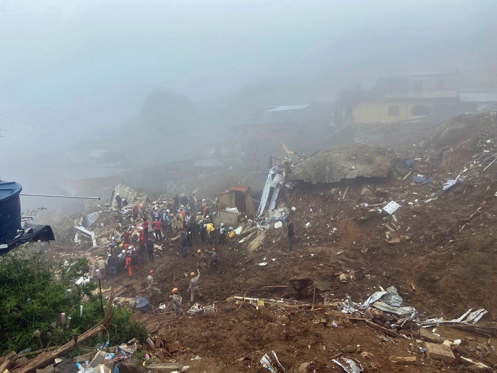 Petrópolis: chuva interrompe buscas e número de mortes chega a 140