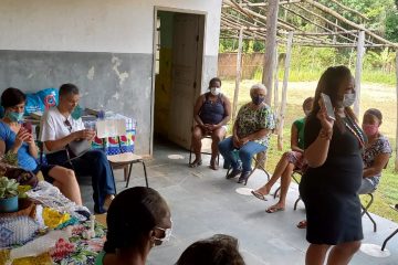 Mulheres quilombolas recebem orientação sobre agricultura familiar e artesanato
