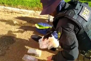 PRF aprende 4 kg de pasta base de cocaína presos em cinta elástica de passageiro