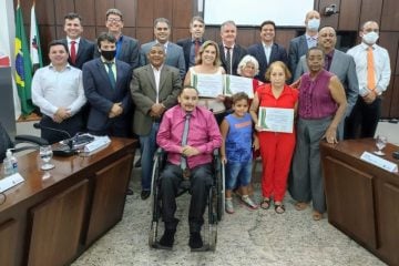 Mulheres recebem o diploma de “Construtora da Democracia” em Monlevade