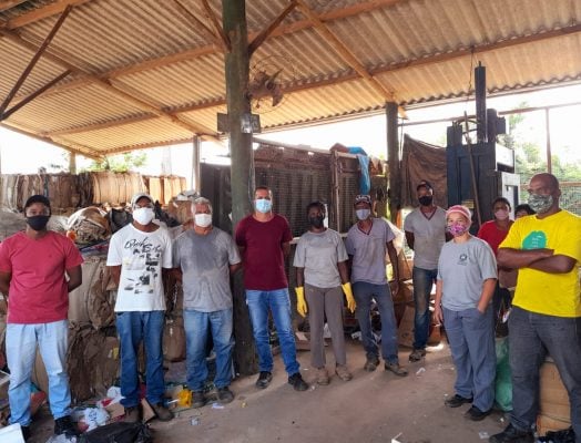 Equipe de servidores da Ecorlim estão satisfeitos com a renda extra, fruto da dedicação ao trabalho.