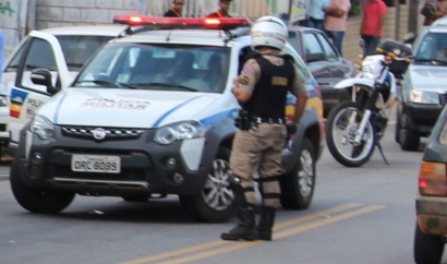 Ciclista fica ferido ao ser atingido por motocicleta em Itabira