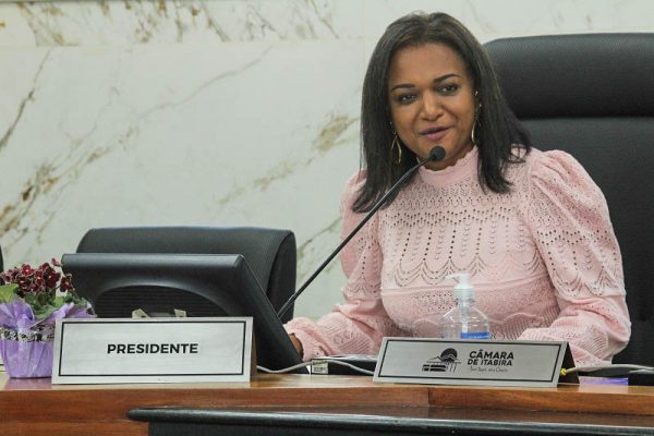 "8 de março é um dia político para marcar a nossa luta", destaca Rose Félix na Câmara de Itabira