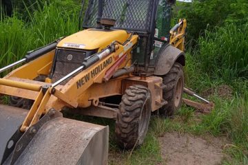 Retroescavadeira é furtada às margens da BR-381 em Nova Era