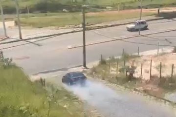 Motorista que perdeu o controle do carro de luxo é preso em Monlevade por quatro crimes; veja o vídeo