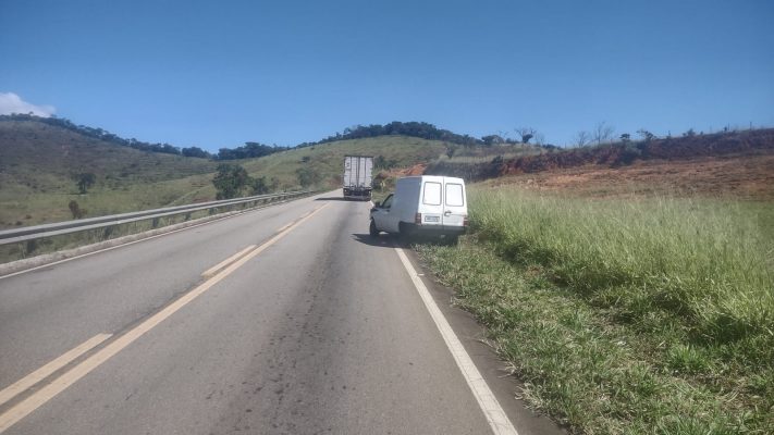 motorista-cochila-e-bate-na-traseira-de-caminhao-em-rodovia