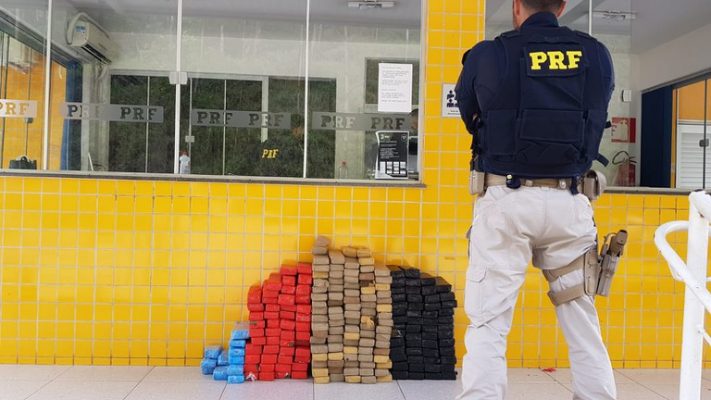 PRF apreende 153 kg de maconha em carro que tentou fugir de abordagem em Monlevade